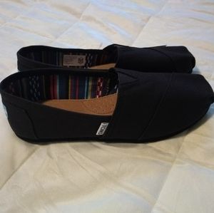 toms classic black canvas shoes